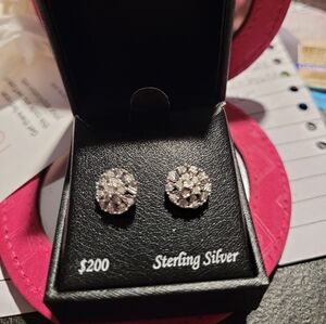 Diamond geniune flower stud Earrings NWT